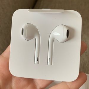 Authentic Apple Wire Earbuds